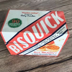 Vintage Bisquick Tin with recipes! 😎